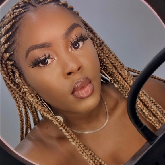 Meet your Posher, Esther - Picture 3 of 3